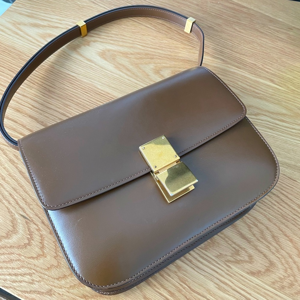 CELINE MEDIUM CLASSIC BAG IN BOX CALFSKIN
CAMEL